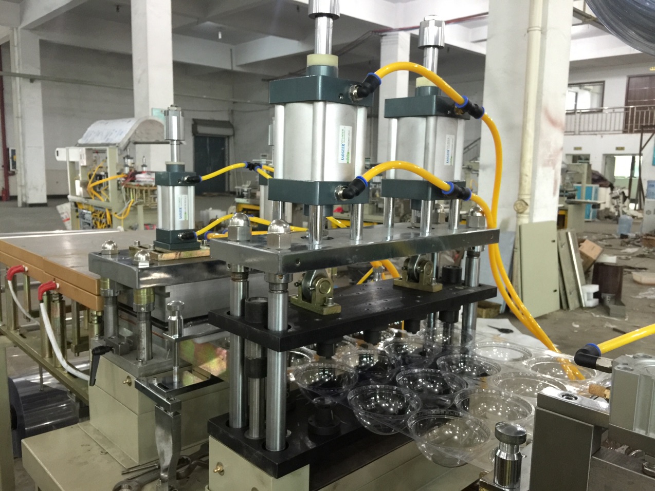 Servomotor Controlled PET Dome Cup Lid Making Machine/thermoforming machine